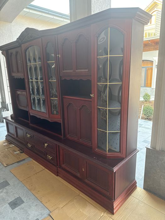 Продается гостиный сервант