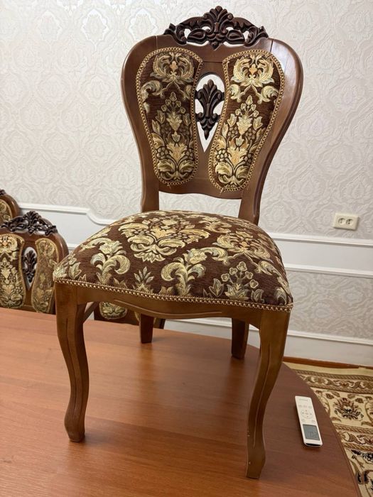 1 та стол 12 та стул сотилади срочно холати янги ишлатилмаган