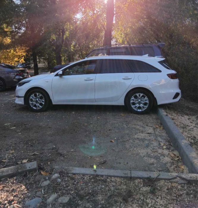 машина kia cee’d 2024