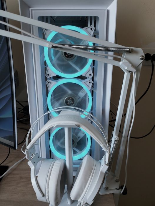 Kompyuter vs Notebook bira sotiladi.  Hamma o'yin va Dasturda ishlaydi