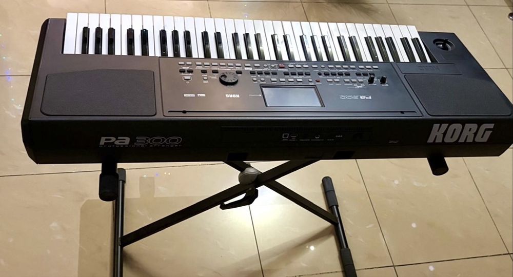 Korg PA300 , ca nou.