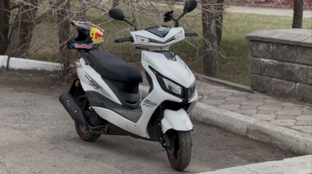 Продам момед м8 jiilang