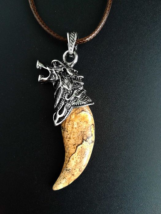 pandantiv lup si piatre semipretioase ochi de tigru / jasp