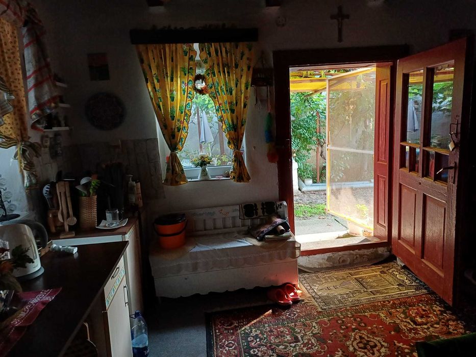 Casa cu gradina mare in Dostat , Alba