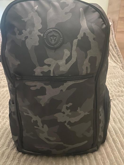 Vand rucsac nou, geanta de office, sala si munte