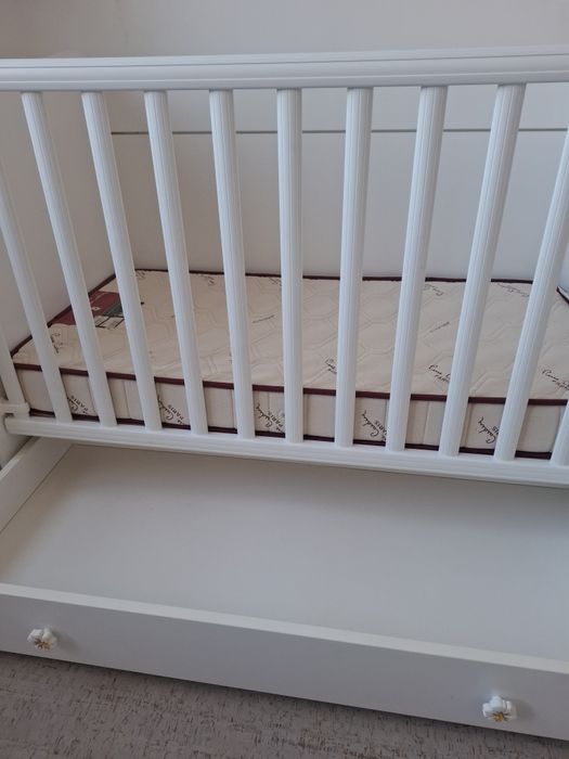 Кошара Лорели 120/60+матрак Магнифлекс Пиер Карден +подарък към нея