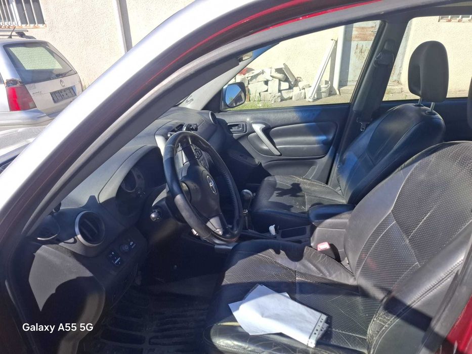 Vând Toyota RAV4 pentru dezmembrări / piese