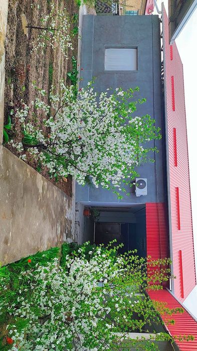 UY SOTILADI / Продаётся Участок
6 соток 
7 - хона + oshxona