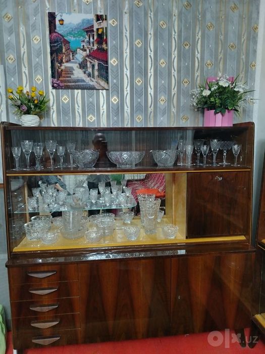 Продаются 2 серванта.