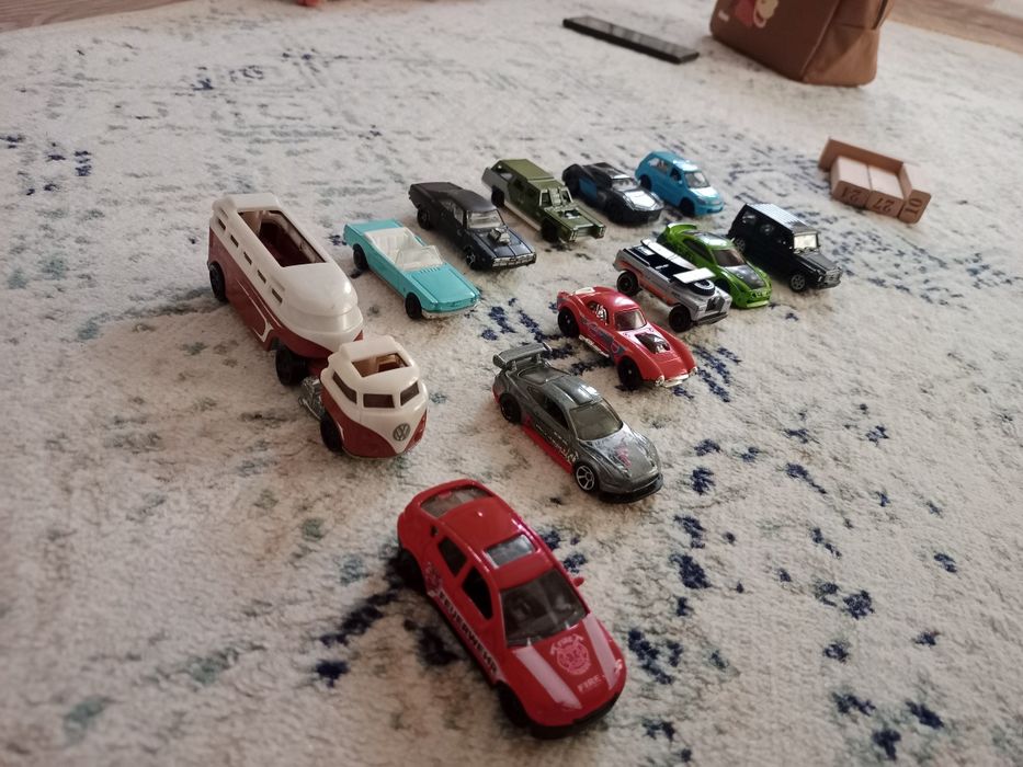 Продам машинки игрушки