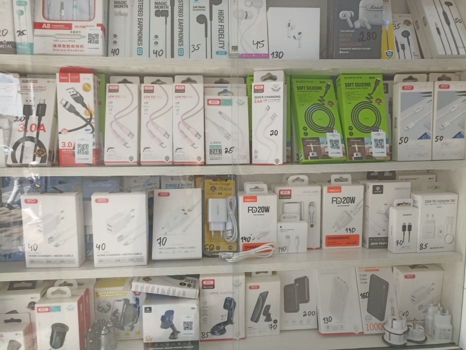 Tayyor biznes telefo'n aksessuarlari sotiladi, naushnik, zaryad chexol