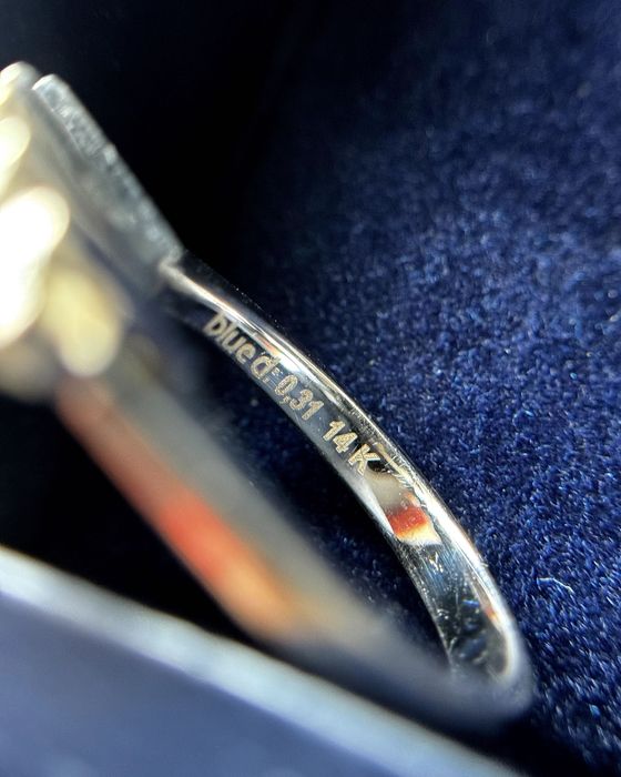 Бриллианты - лучший подарок на Новый год!