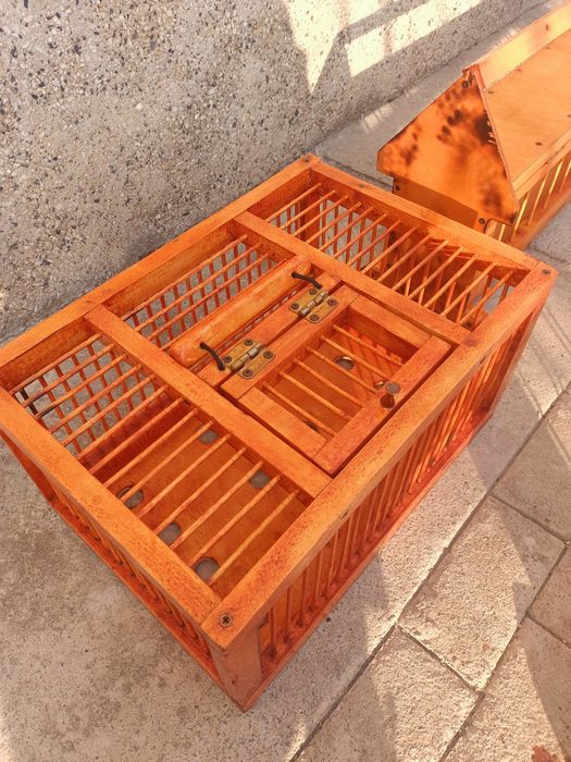 Кормушки и клетки для голубей