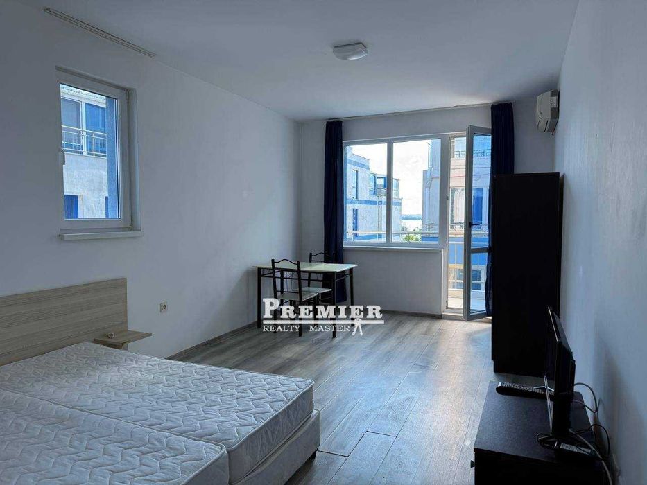 Просторно студио на първа линия в Поморие - 53990 EUR