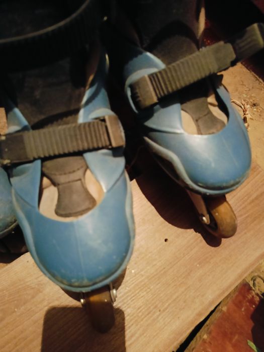 Роликовые коньки