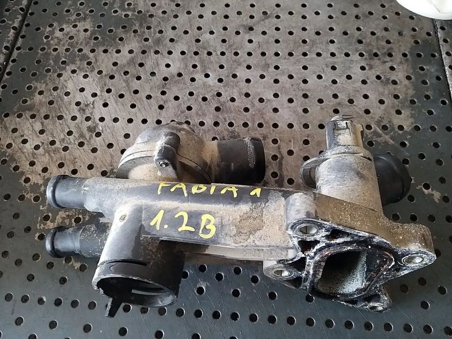 Carcasa termostat 1.2 b skoda fabia 1 6y 03c121111b