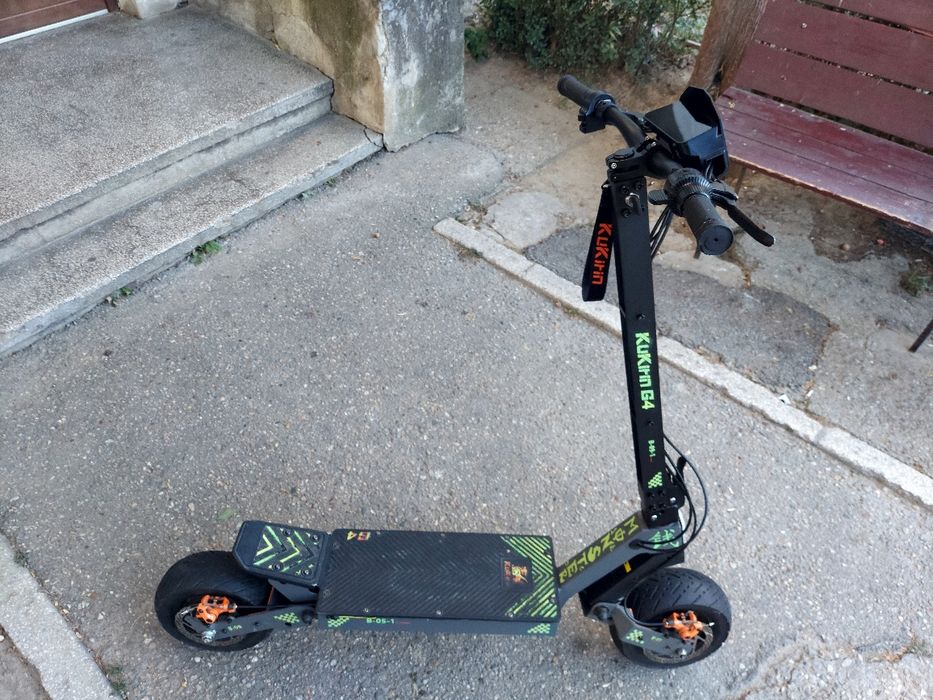 Vand trotineta electrica KUKIRIN G4 ,  2026,  în garanție, cu factura ,cutie  și incarcator original.Cadou geanta originala KUKIRIN