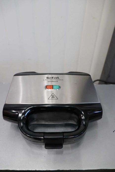 Уред за сандвичи Tefal Ultracompact SM155212, 700W, Незалепващи плочи