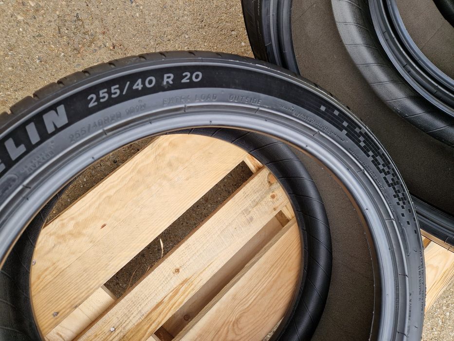 4anvelope vara NOI 255 40 20 Michelin