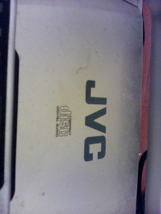 Pадио    касетофон  с  дистанционно /  ЖЕ ВЕ СЕЙ    .