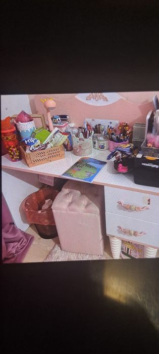 Vand mobilier fetite.