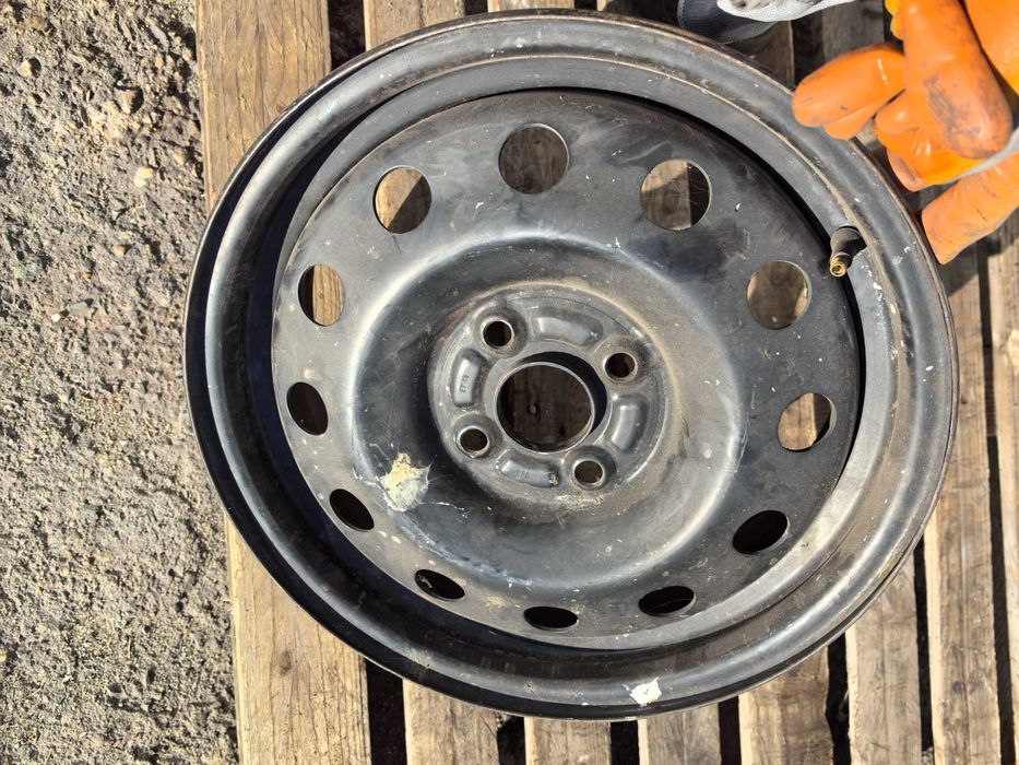 15 цола 4 х 100 мм Сузуки Суйфт - 5,5 Инча / ЕТ 45 - Като нова