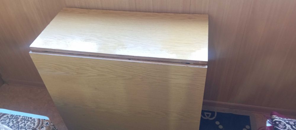 Стол книжка б/у в хорошем состоянии