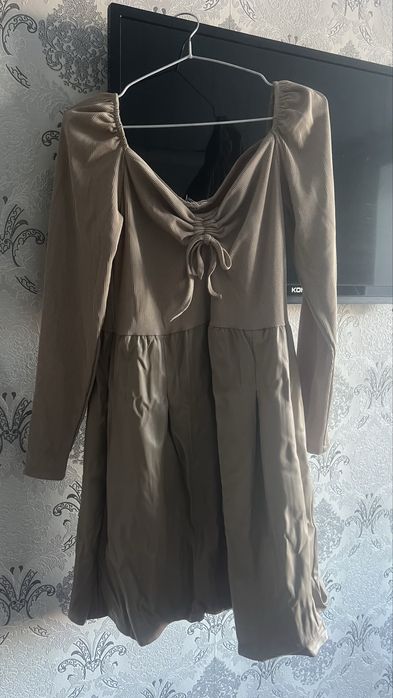 Продам вечерние платья примерно 46 размера