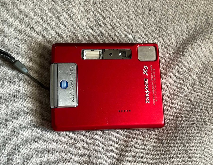 Konica Minolta Dimage Xg rosu 3 2MP aparat rar cu defect