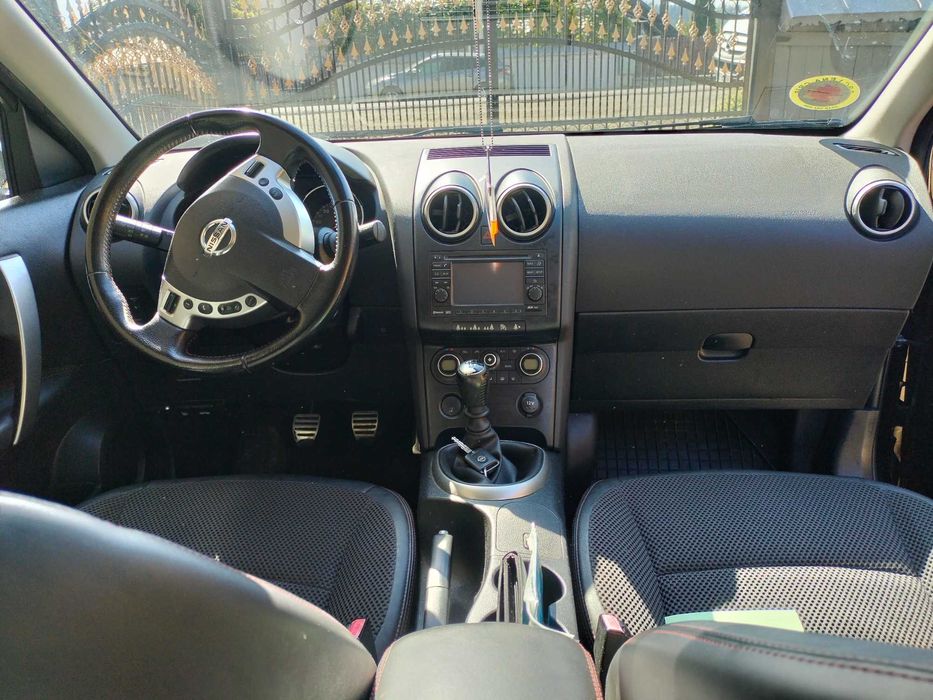 Vând Nissan Qashqai J 10 D motor 2.0, Violet