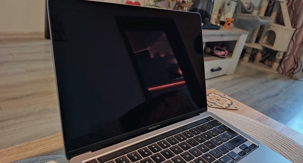 MacBook Pro M1 | 256Gb SSD | 8GB RAM – Stare excelentă