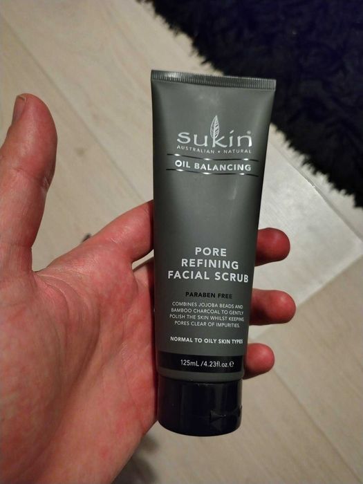 Sukin Oil Balancing Pore Refining Facial Scrub, a 125ml
