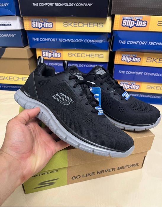 Кроссовки от бренда Skechers