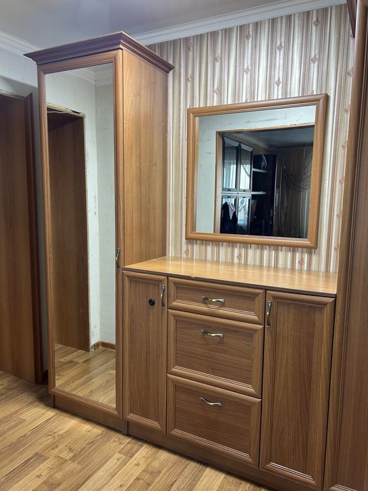 Продам прихожую 4,2 м