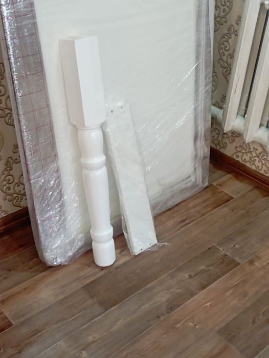 Продам белый стол