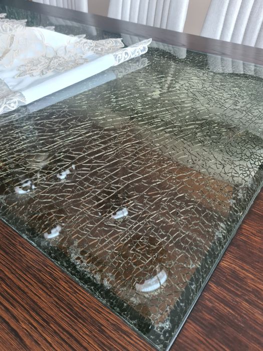 Маса за осем човека