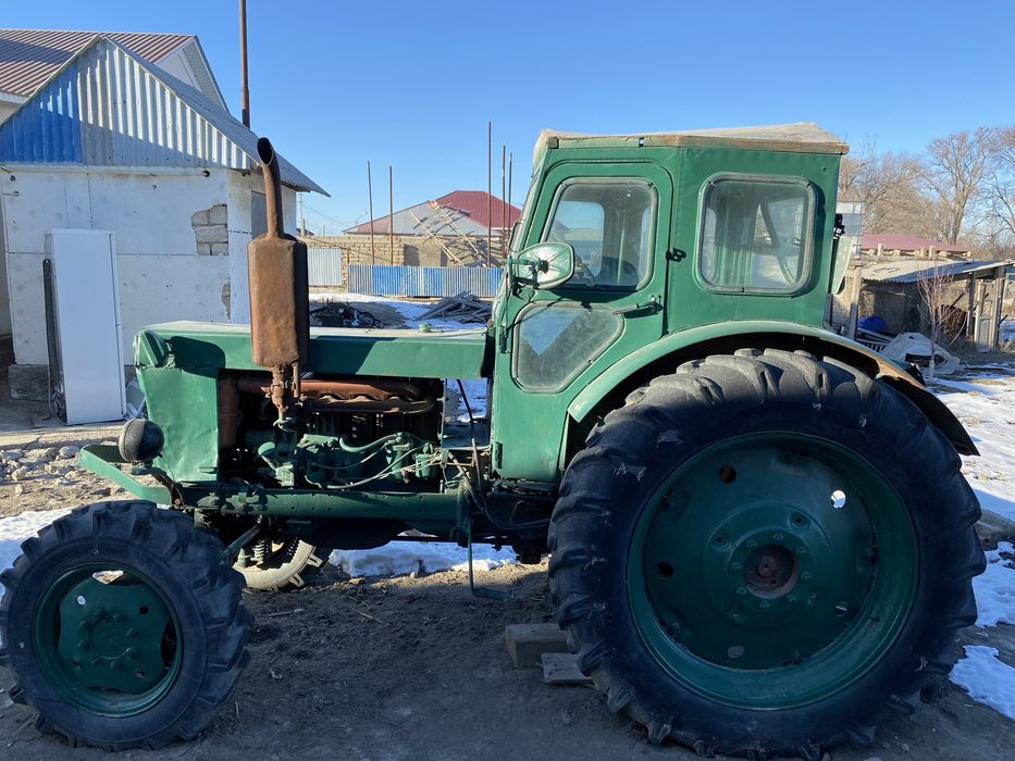 Трактор Т-40 Тасқалада тұр