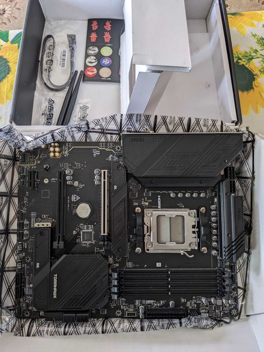 MSI B650 Tomahawk WIFI + CPU Ryzen 7500F