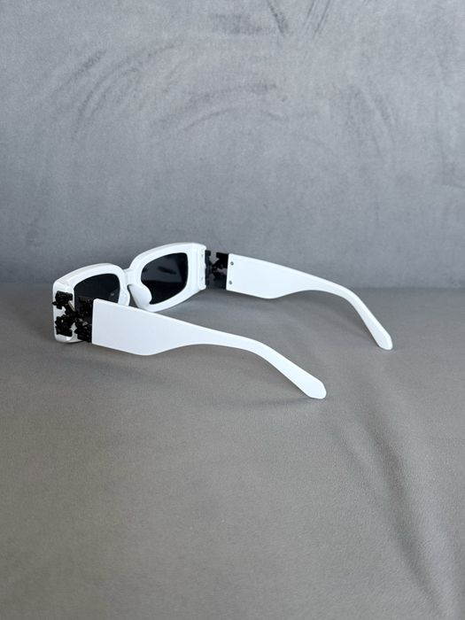 Ochelrai Off White