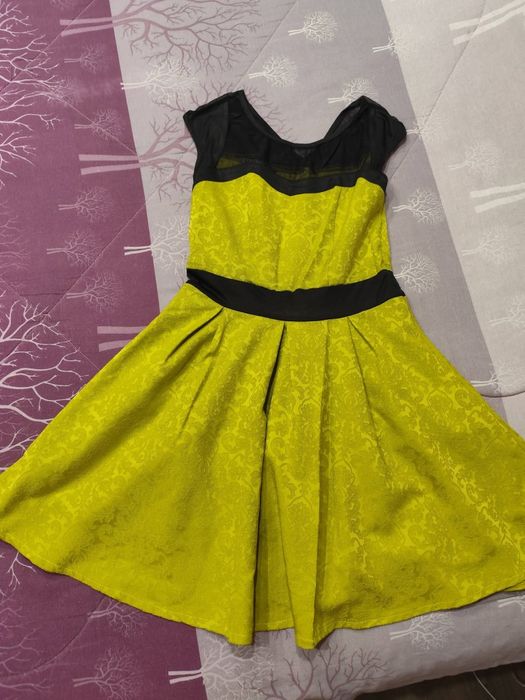 Рокля размер С, обличана веднъж за няколко часа