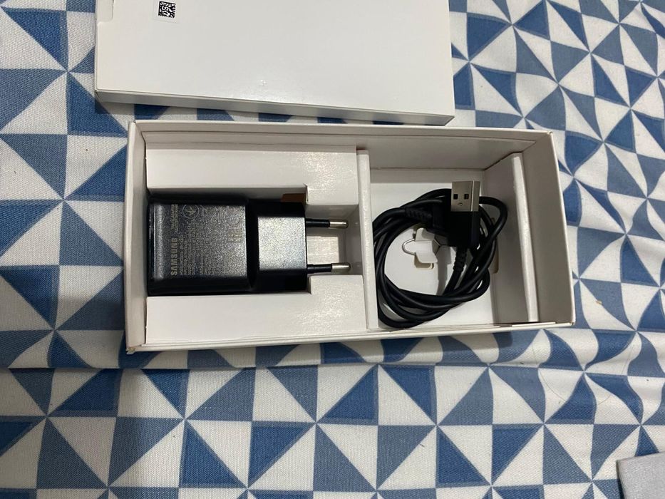 De vanzare două telefoane Samsung A20e