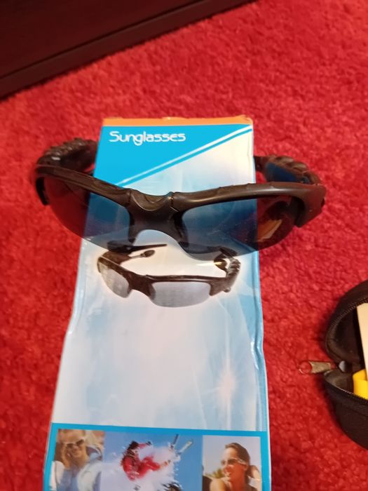 Ochelari de soare cu bluethoot si microfon.