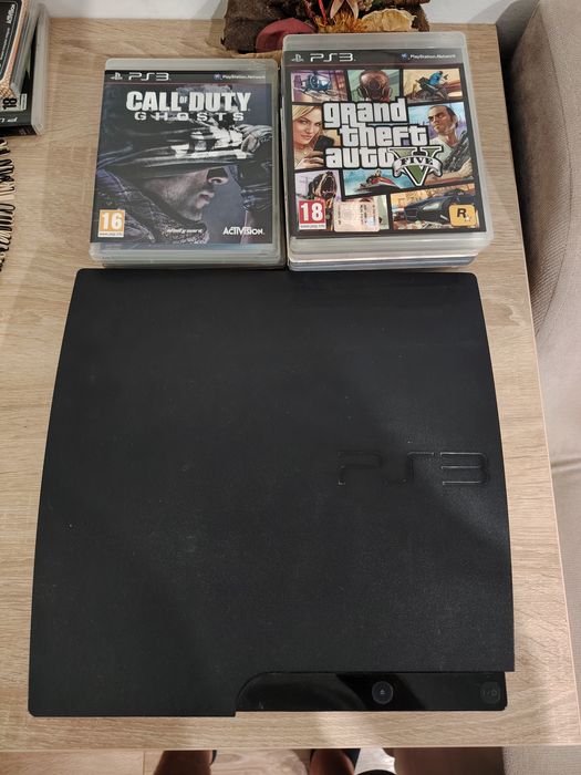 Vând Play Station 3