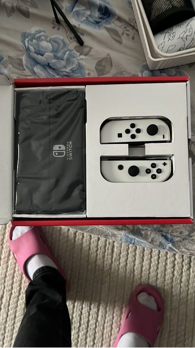 Consola Nintendo Switch + accesorii