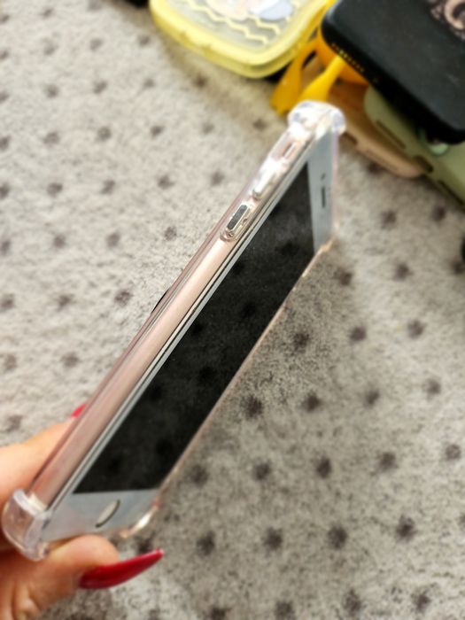 Iphone 7 plus ,se vinde cu 20 de huse impecabil
