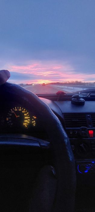 Продам мерс 220.