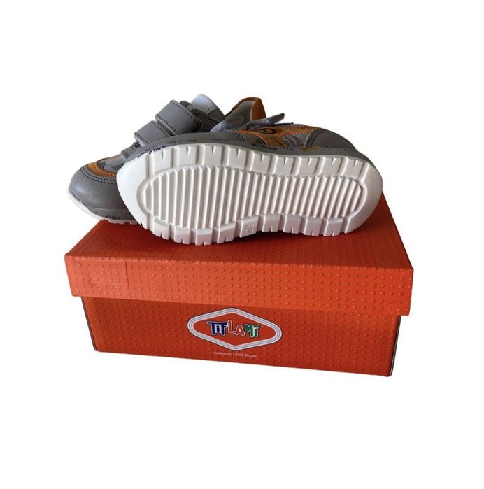 Продам новые кроссовки