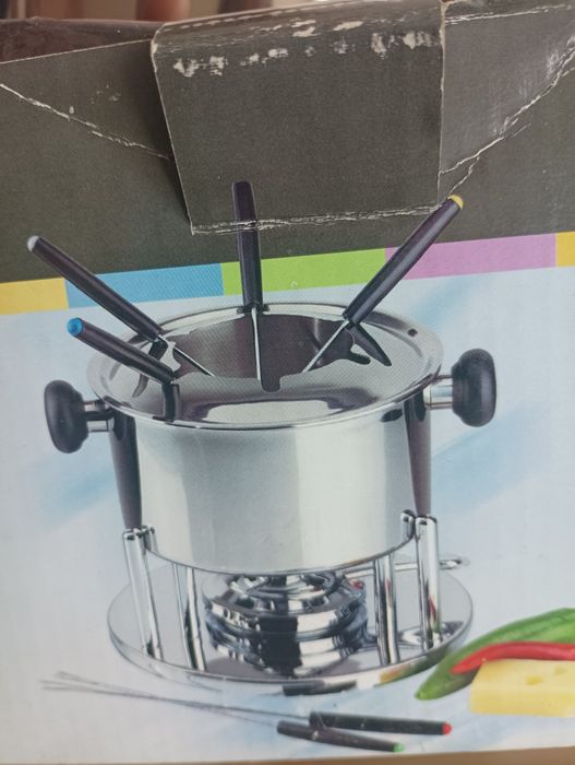 Продавам комплект за фондю от неръждаема стомана 16 см