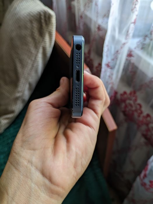 Продам IPhone 4-5