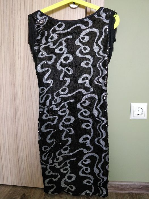 Ефектна рокля с пайети